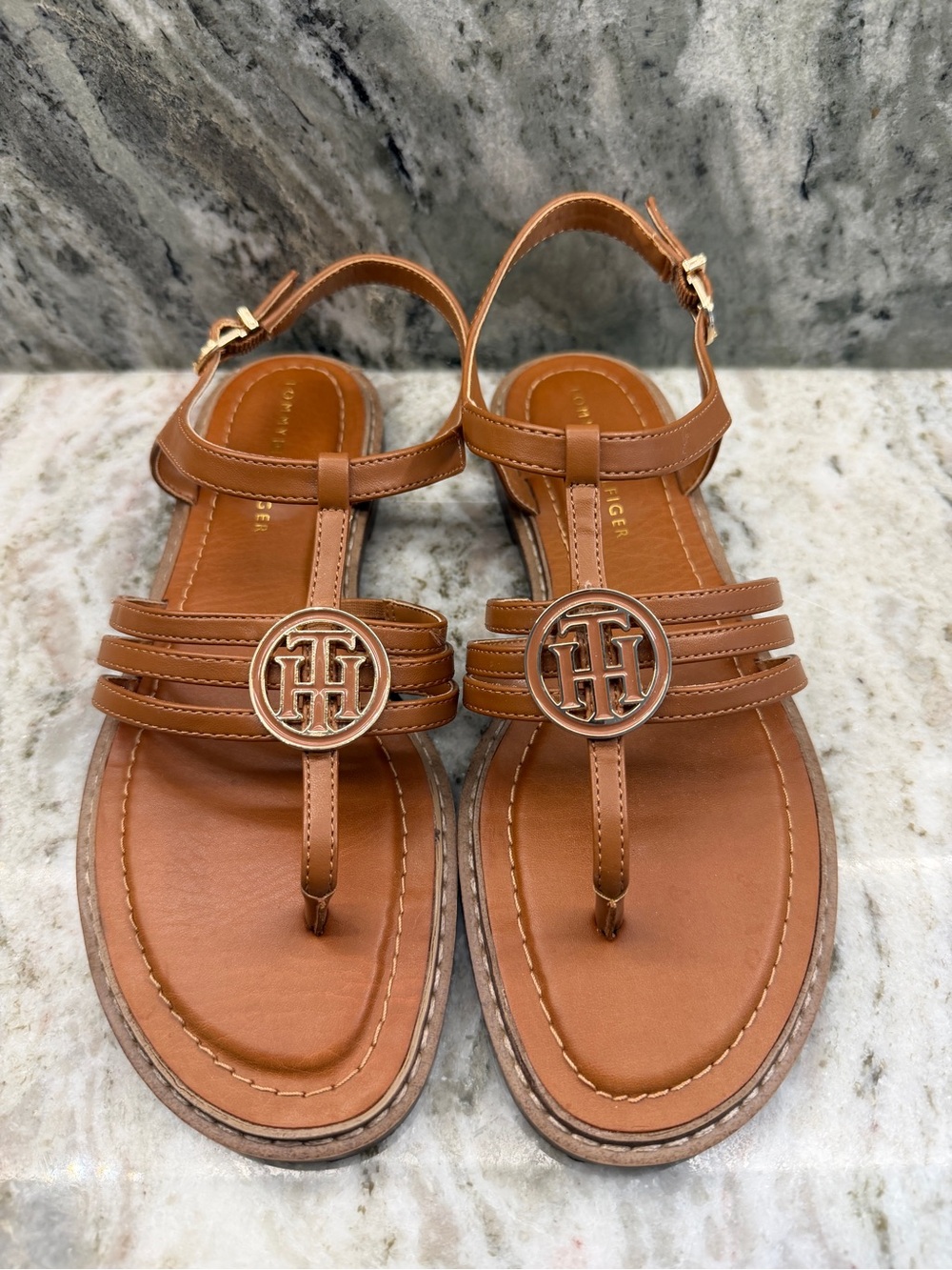 Tommy Hilfiger Brailo Women's Summer Classic Leather T-Strap Gold Logo Sandals
